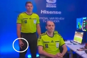 电讯报：世界杯VAR裁判做出疑似种族主义手势，FIFA已展开调查