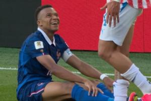 亨利：足球赢了！姆巴佩赛后面带笑容，法国面对挑衅保持了冷静