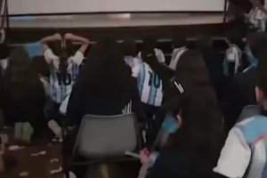 听孩子的话！阿根廷小学生高喊“再进一个” 恩佐打进绝杀！