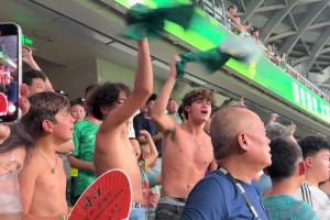 国际影响力！几位外国球迷在工体为北京国安加油助威